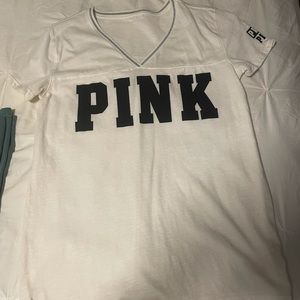Victoria’s Secret - V Neck t shirt